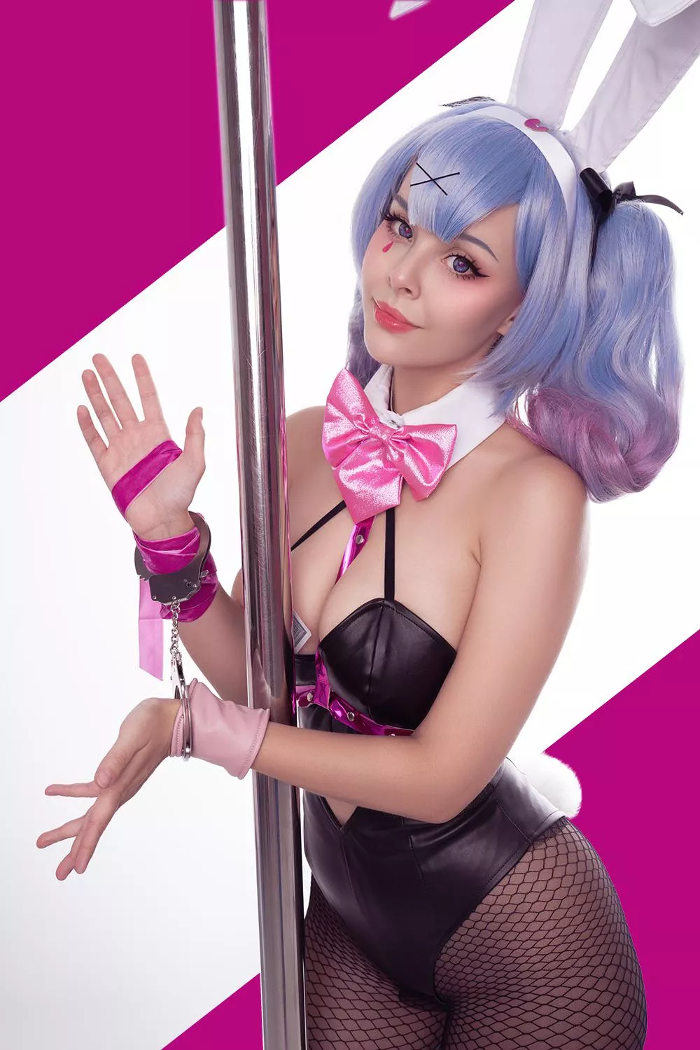 Hatsune Miku “Rabbit Hole” cosplay by Helly Valentine
