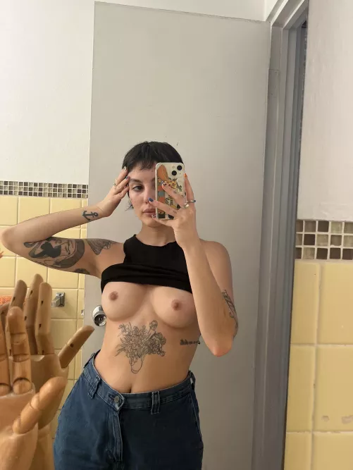 hi hello bois and lovers of bois and loverbois, of course