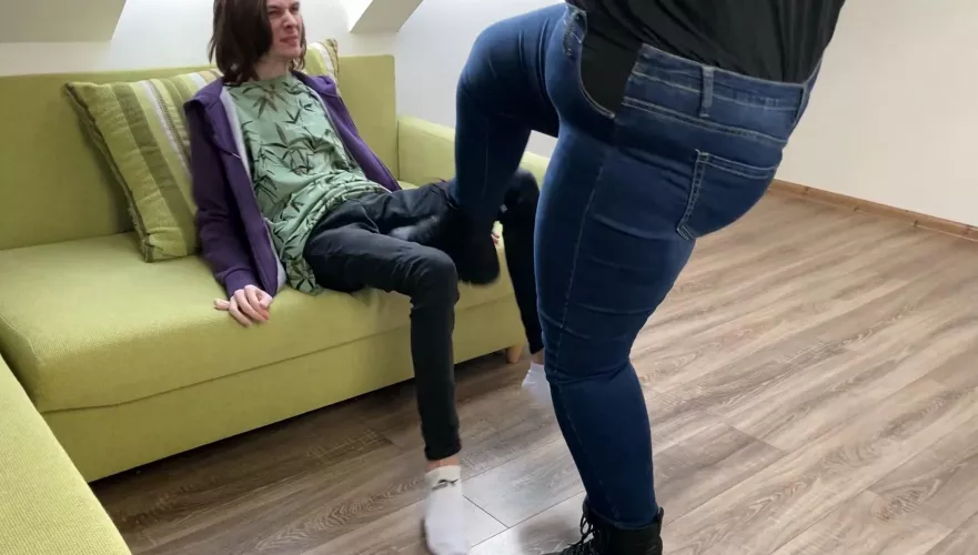 His crotch is so pathetic! It doesn't deserve to be functional... 🥚🥚👋🙋‍♀️🦵💥 - Dave Moon - Jennifer - BrutalBusting [domme]