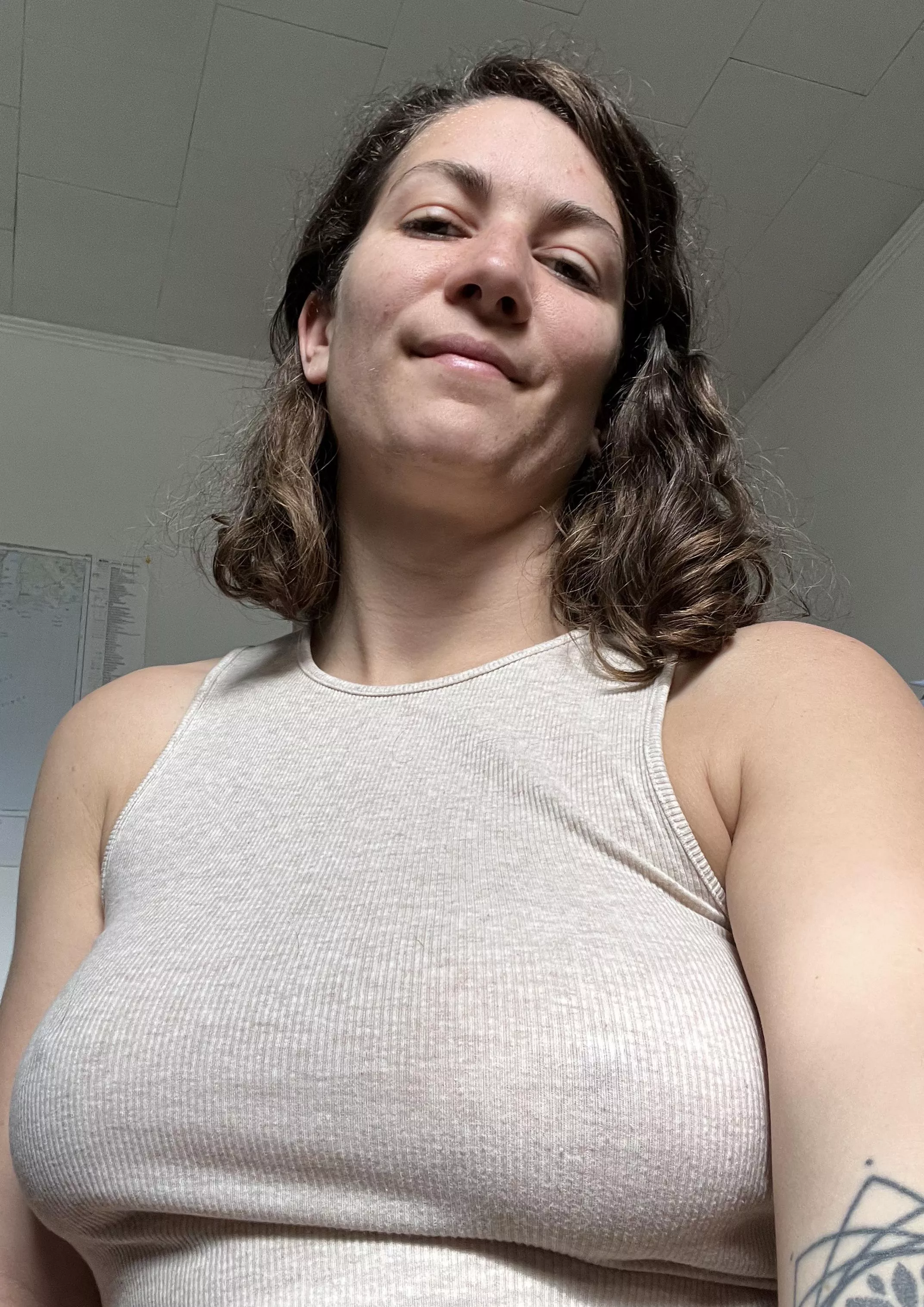 Messy hair, don’t care [f]