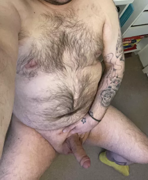 Who would like to take a thicc hairy guys virginity?