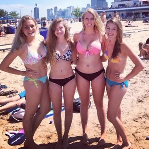 [4] Beach babes 