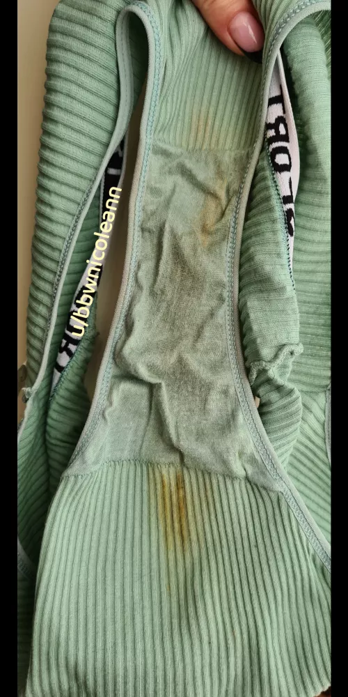 Fullback green after a 4 day wear. They're scented to perfection.