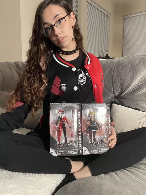 Im a HUGE Harley Quinn fan. Who’s your favorite villain 👀 [F]