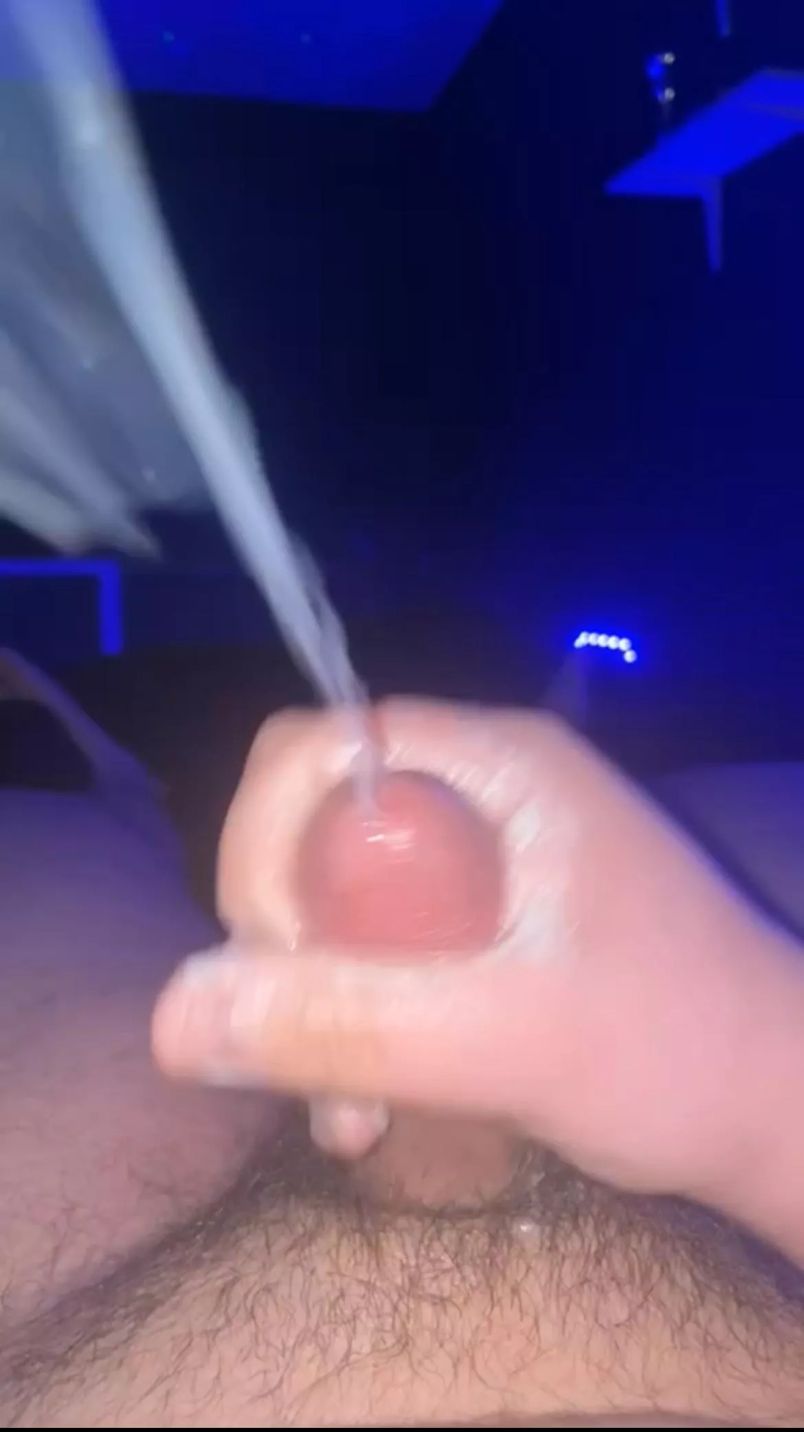 intense cumming to Latina soles 😏