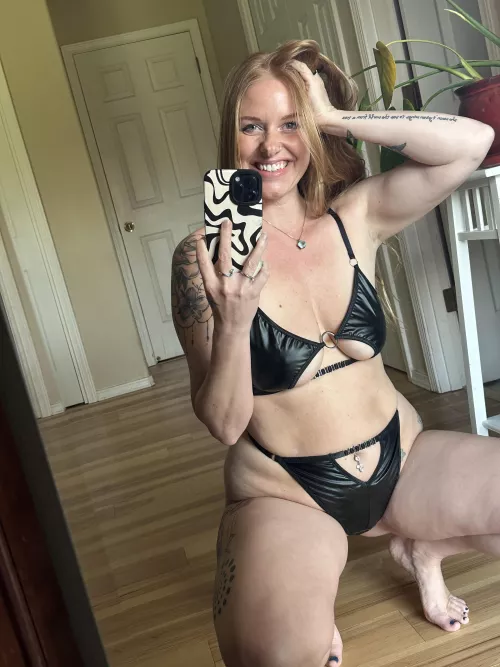 Something about a sexy new fit that always makes a me feel good ;) Happy Friday!