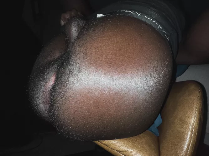 THIS is a man’s ass😼