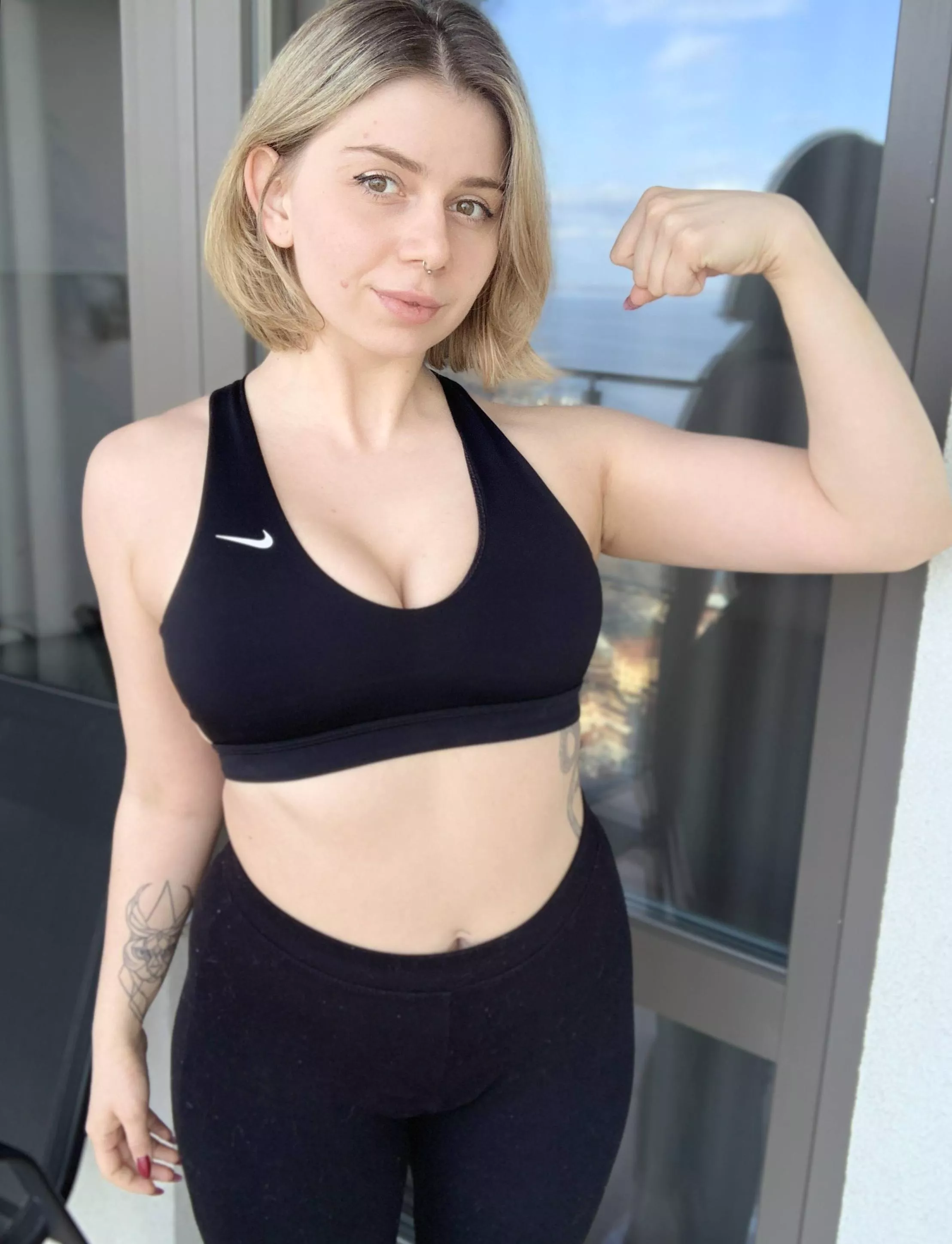 Top provides excellent bust support