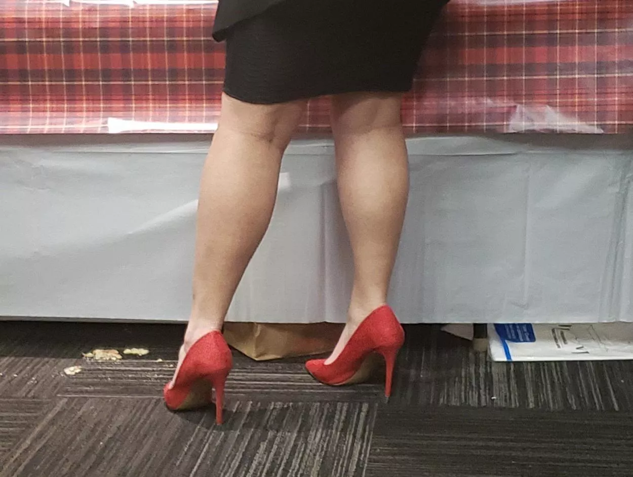 Work brunch in red heels