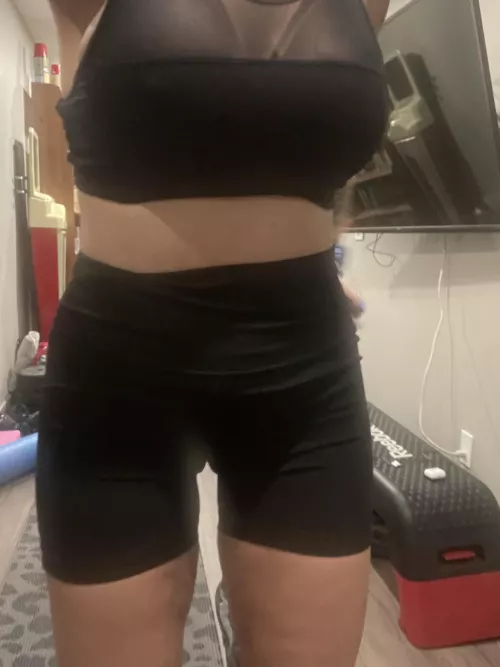 Workout Wednesday in this little outfit😍