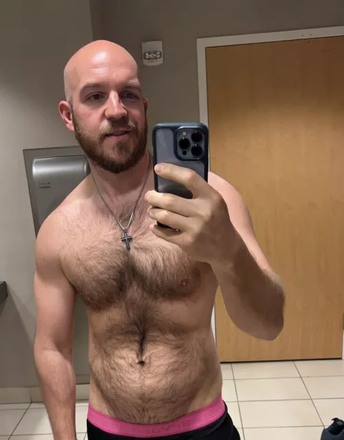 Yes it’s another gym pic but feeling very confident of the work put in lately 😁