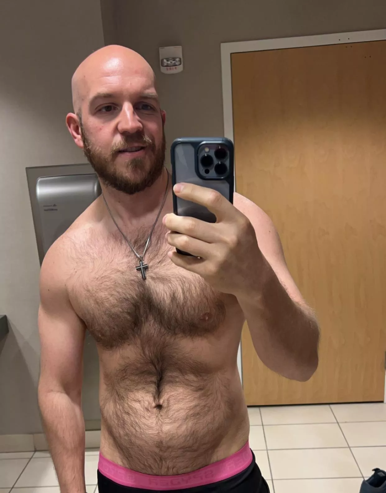 Yes it’s another gym pic but feeling very confident of the work put in lately 😁