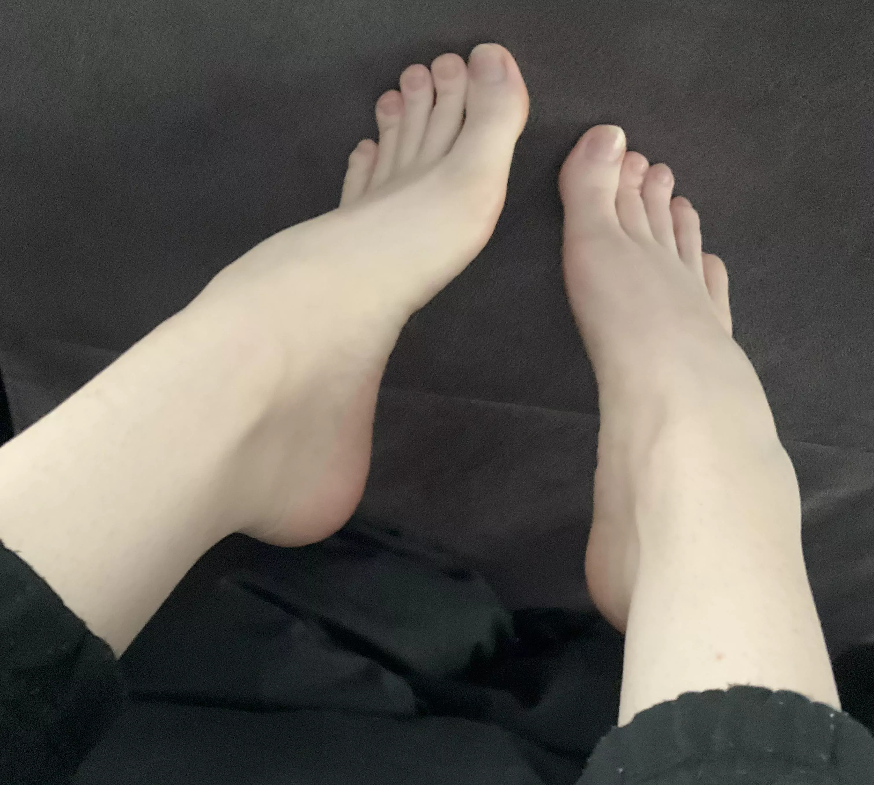 you think all of my pretty toes could fit in your mouth at once? 💋