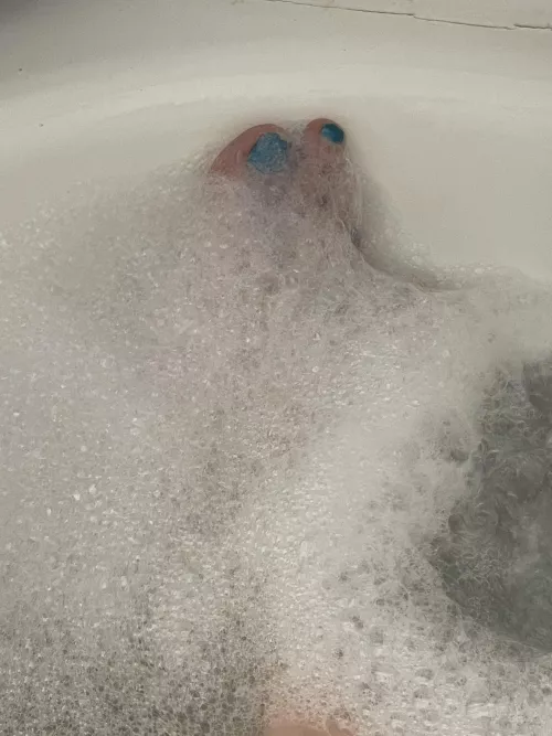 🫧👣 a lil peekaboo 😉