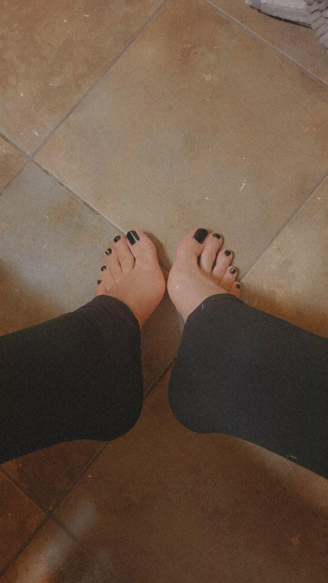 Black looks good on me! What else looks good with black toes? ☺️