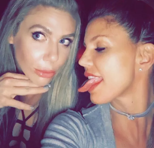 Blonde or Brunette milf