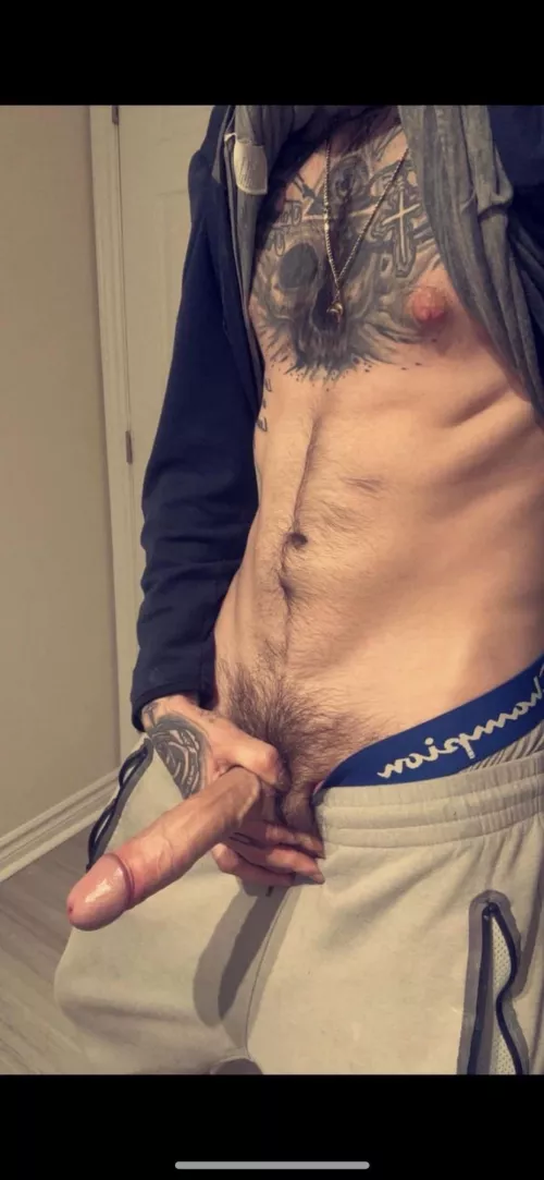 Daddy’s big white cock is throbbing so hard 🍆🥵