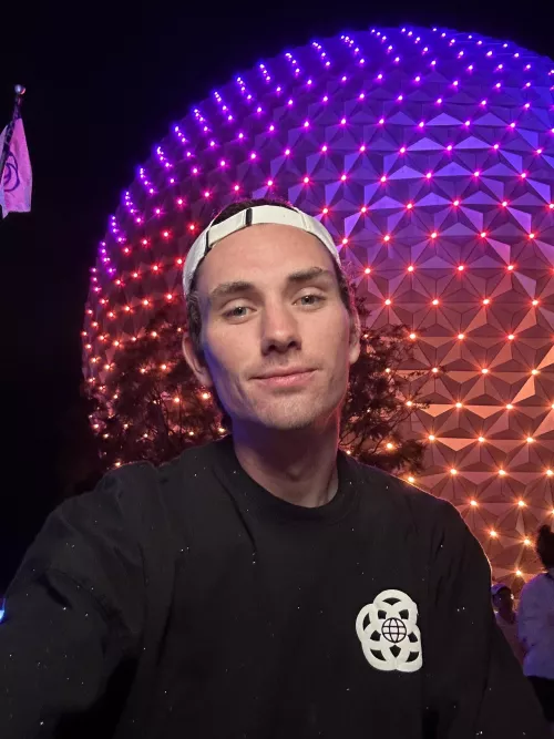 Hey fellas. 27M Just looking for cool dudes to play some DBD or Texas Chainsaw with. Feel free to shoot me a message if you’re interested! 