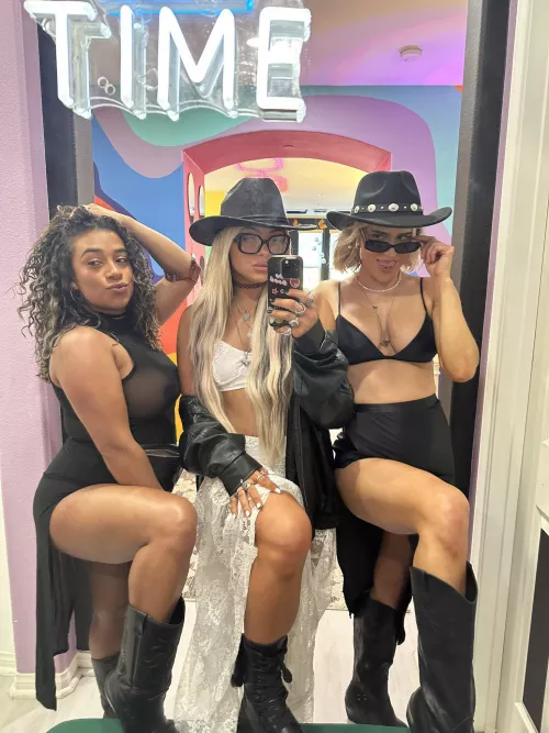 Jojo, Liv Morgan and CJ Perry(Lana)