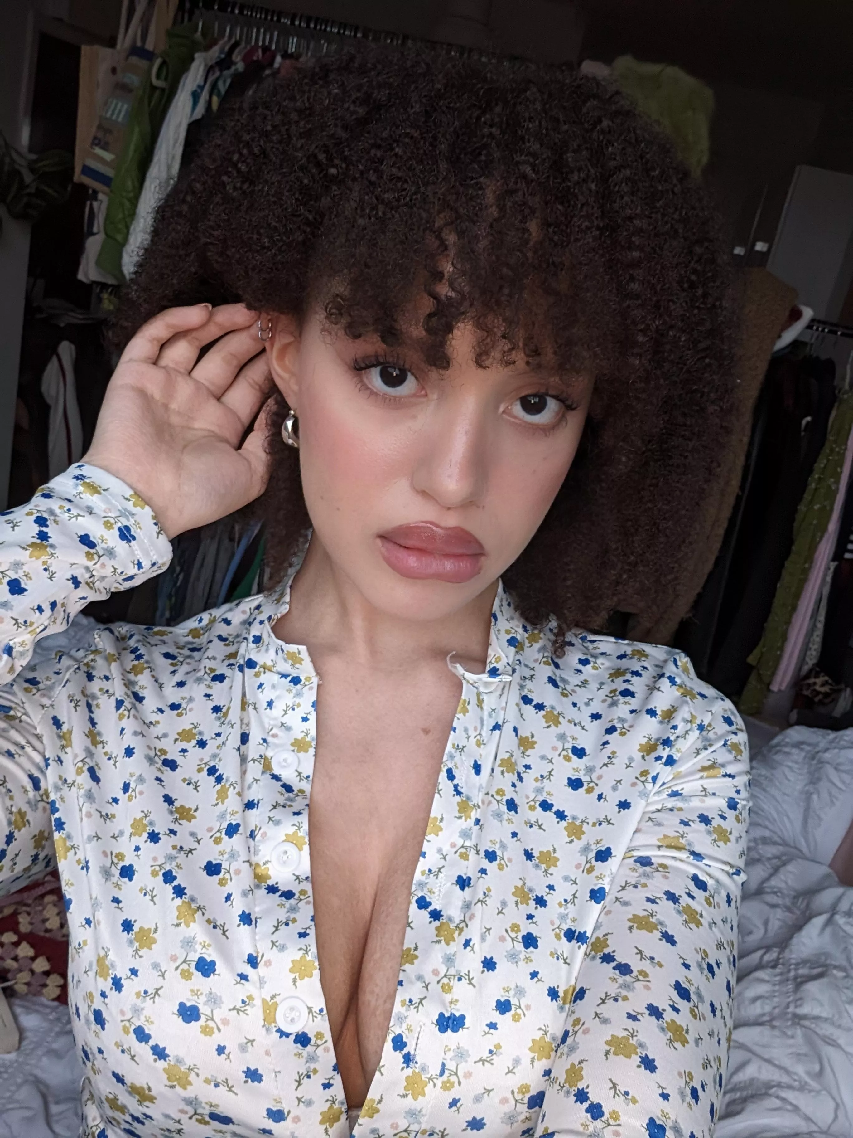 Looking at you like this before I...