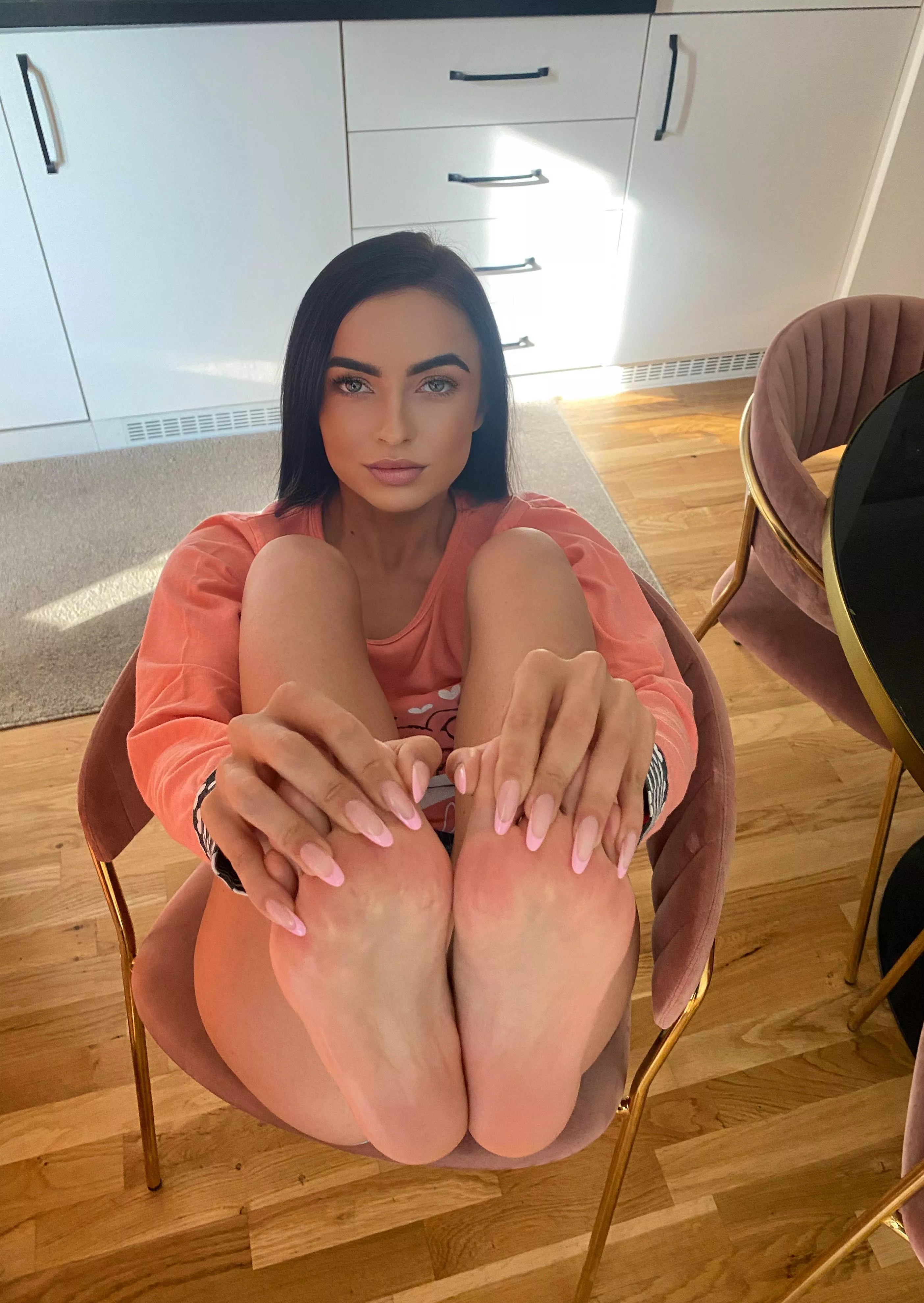Suck my feet masterfully and I'll reward you with a taste of my pussy.