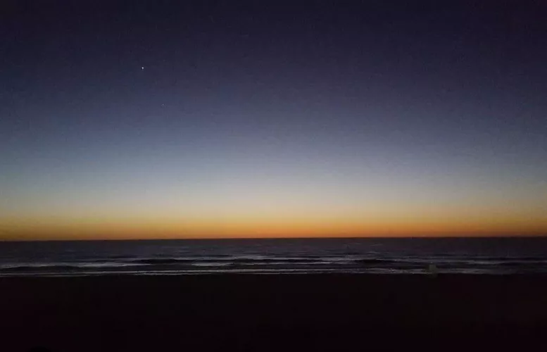 Sunrise + beach = ❤️❤️❤️