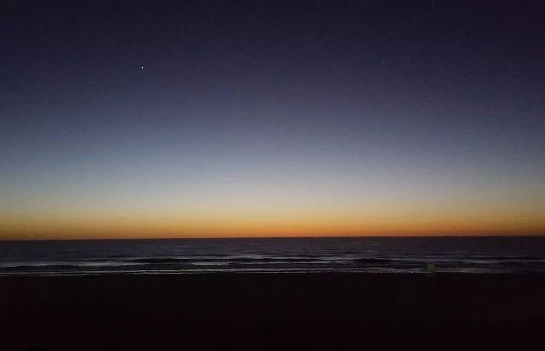 Sunrise + beach = ❤️❤️❤️