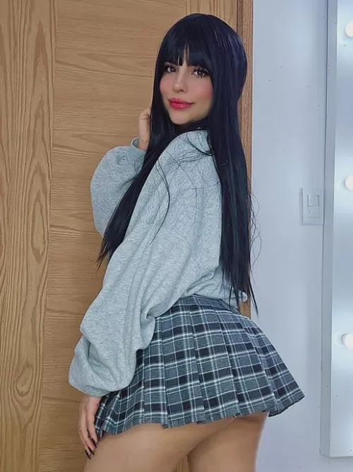 would u let an 19 years old give u a lapdance or u prefer older?