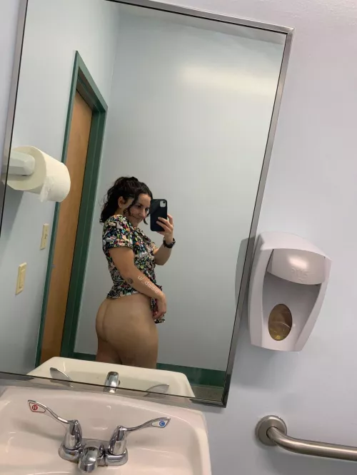 be honest, would you stick your dick in a vet tech?