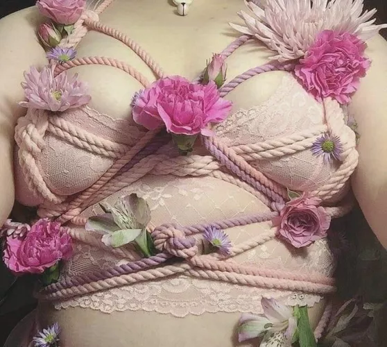 Bondage but make it feminine🌸🌷