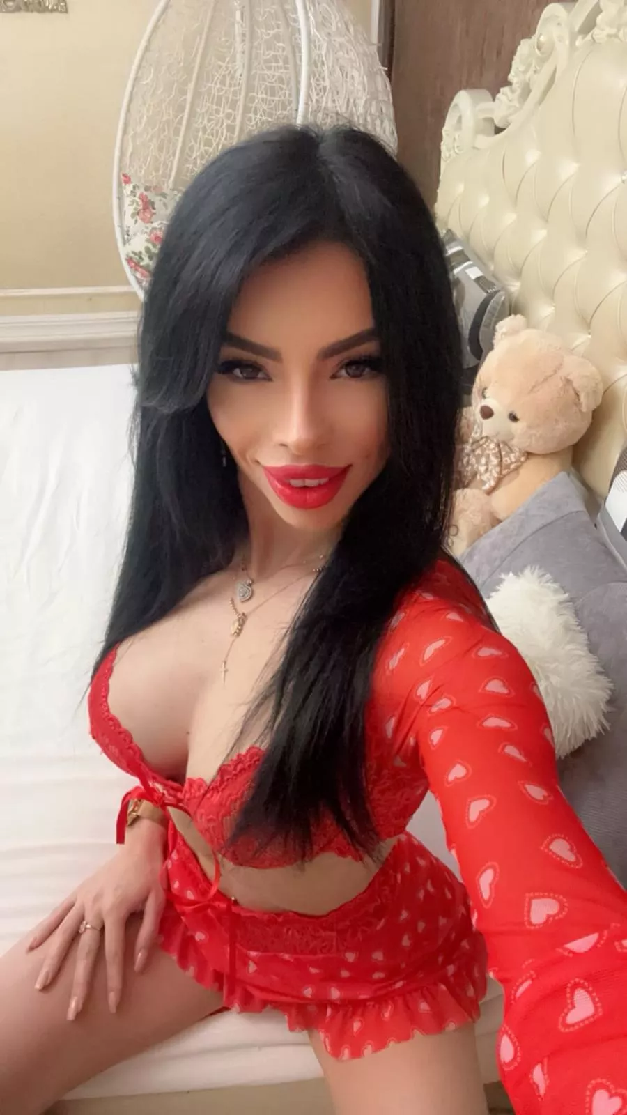 Guess who is ready to play today 🧡 https://chaturbate.com/nikkirushxx