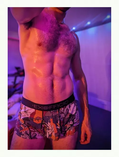 Hairy and sweqty! 😋