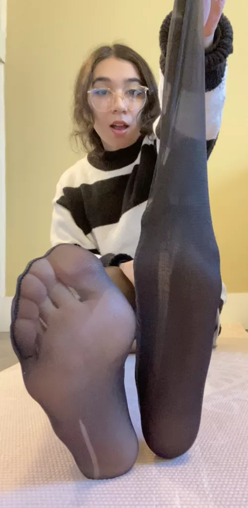 how i like doing this 💜 would you dare rip off the other pair? ;)