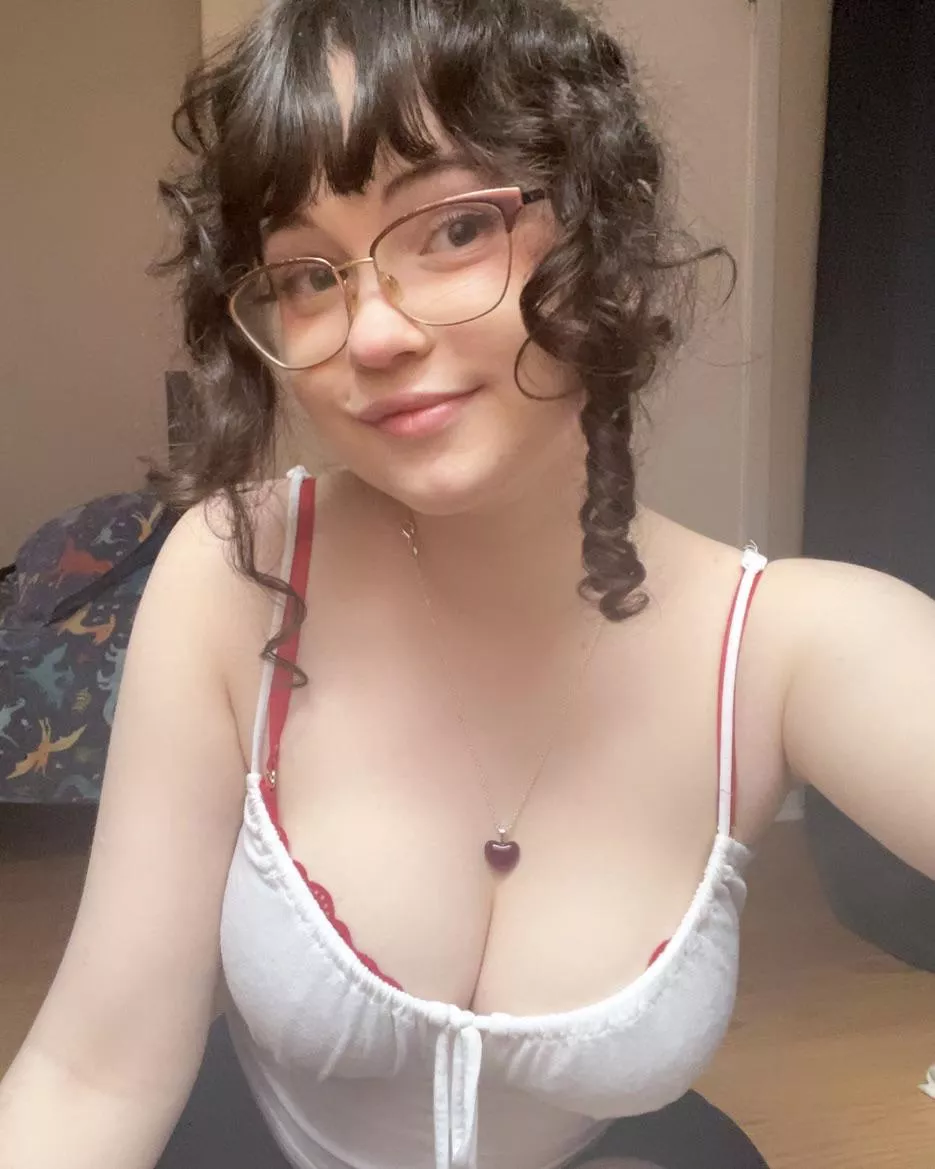 I hope you have a wonderful weekend and I hope you see lots of lovely cleavage 