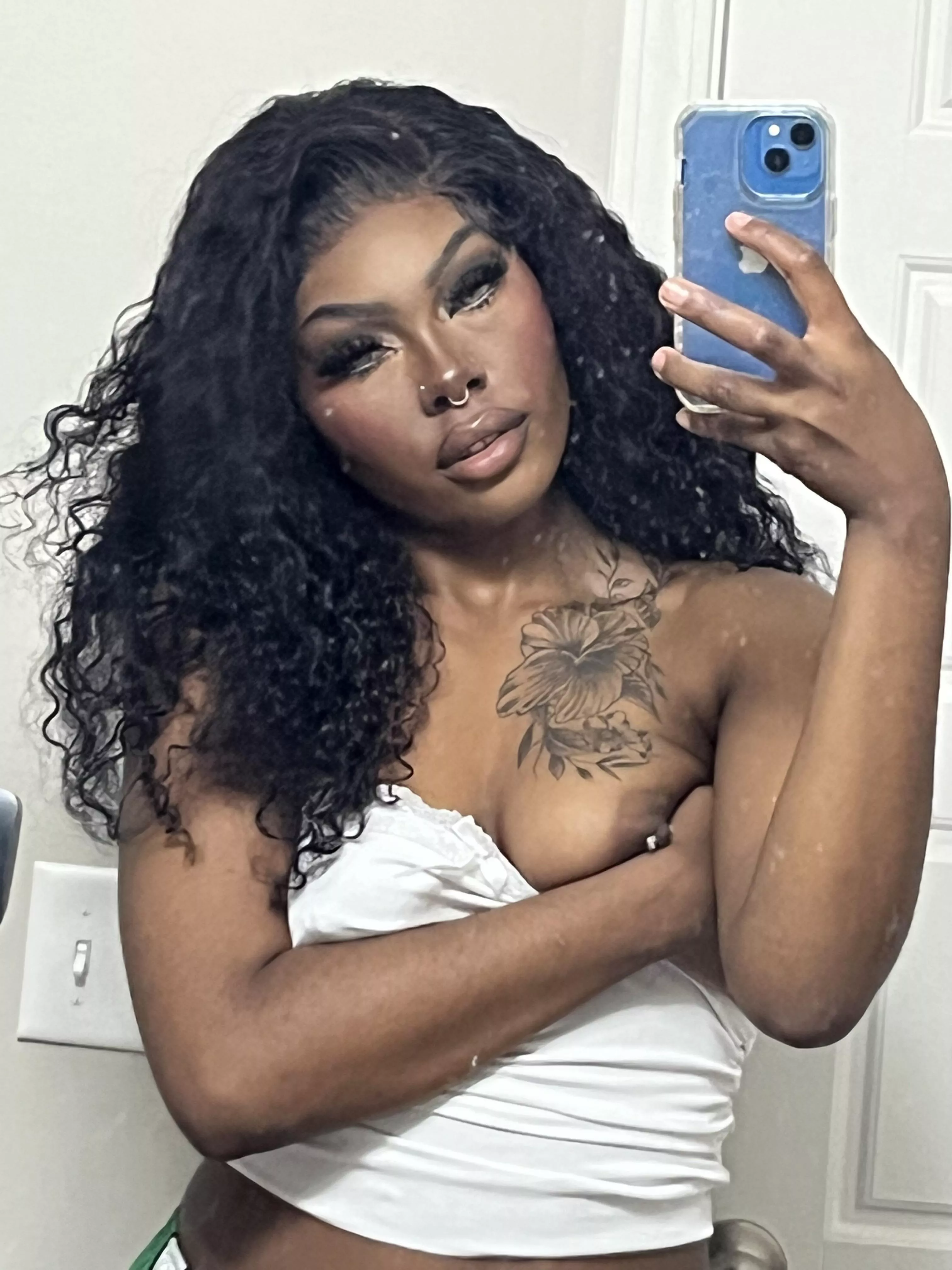 I love my eyelashes (my mirror is dirty srry)