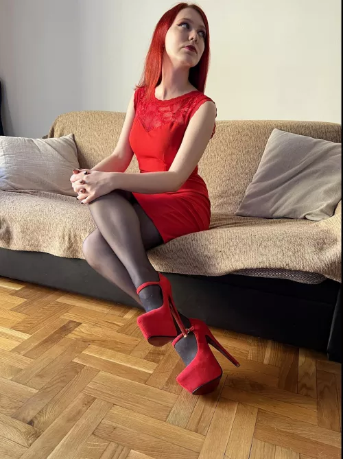 I love my tight red dress 