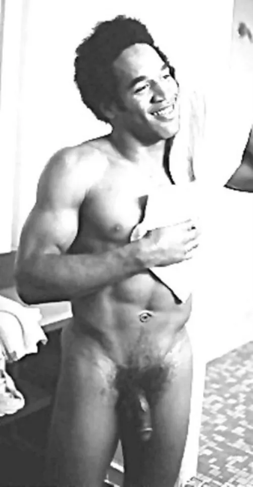 Name: OJ Simpson. American athlete and actor (Naked Gun)