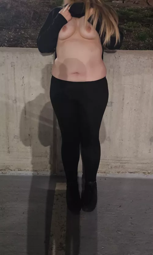 One last flashing photo from last week.. in the top level of our hotel parking garage 😌