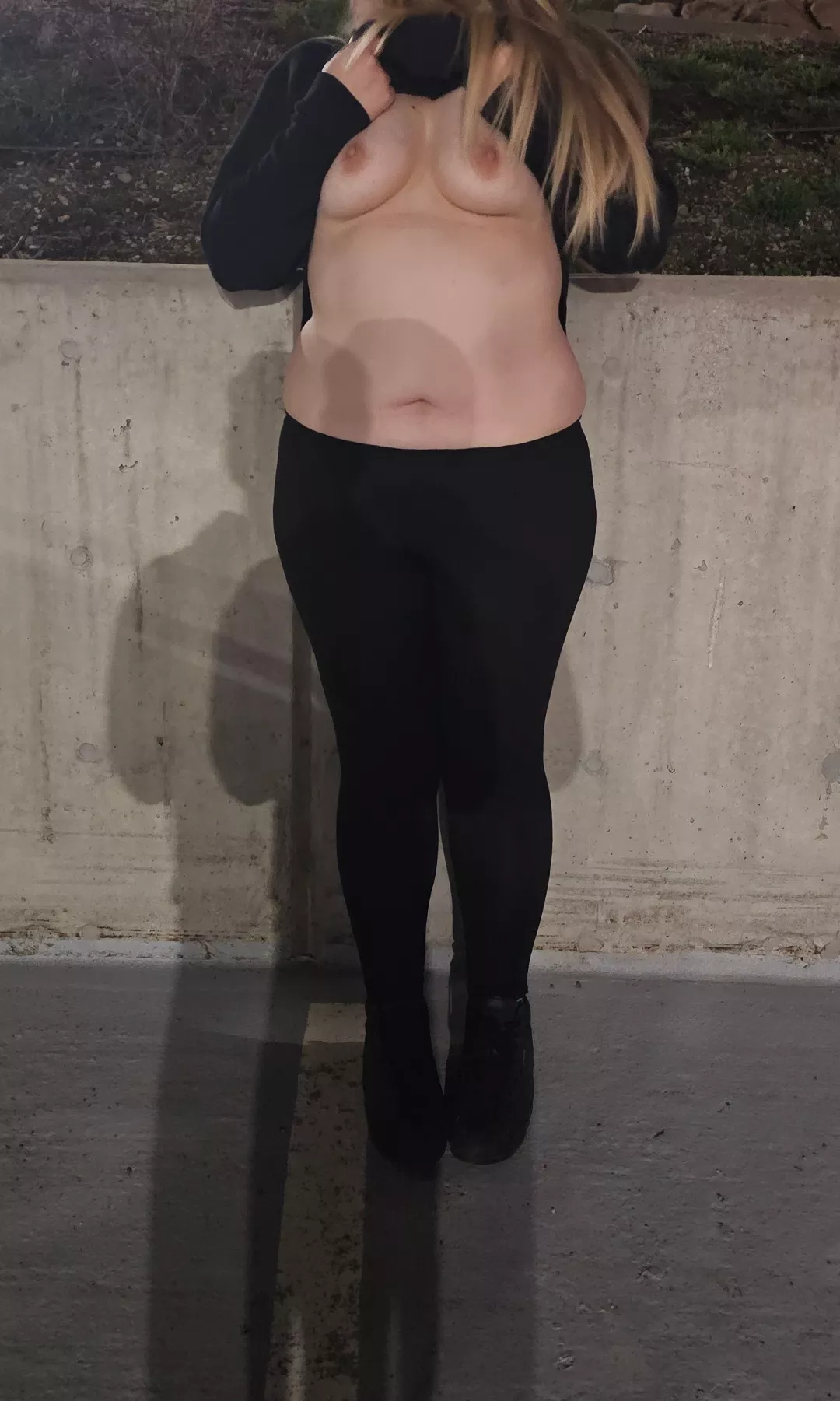 One last flashing photo from last week.. in the top level of our hotel parking garage 😌