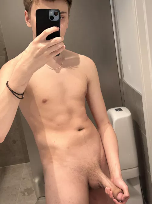 Whats your favorite part of my 18 year old body😈