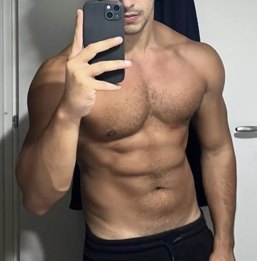 23 bored rn so if anyone wants a rating or joi add me snap: thisbishgabs :p