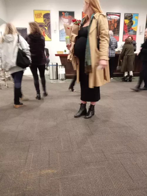 Candid blooming belly at the theater 👀