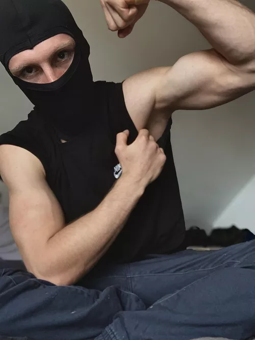 I bet you want to sniff my armpits 😈🐽