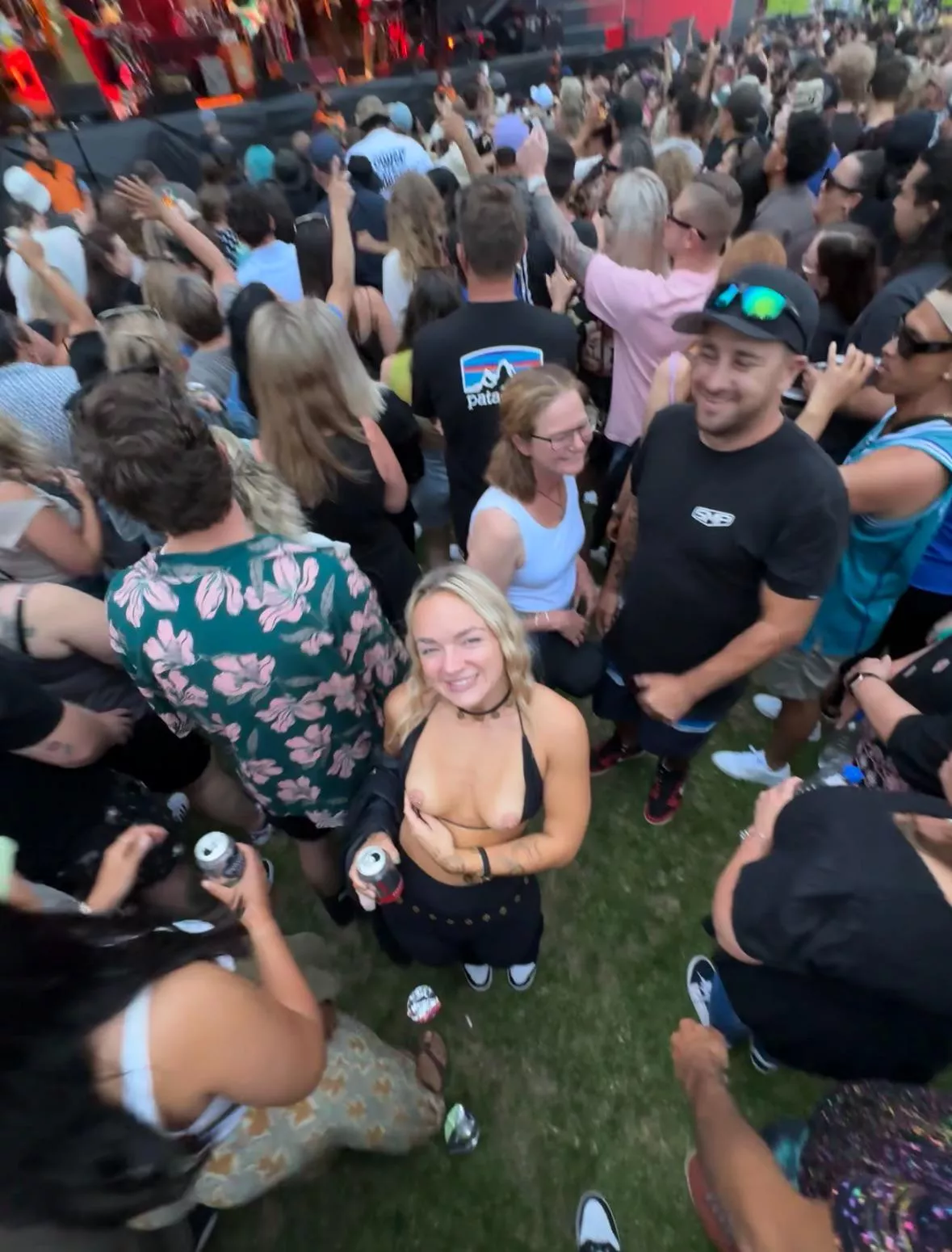 mosh pit titty flash 