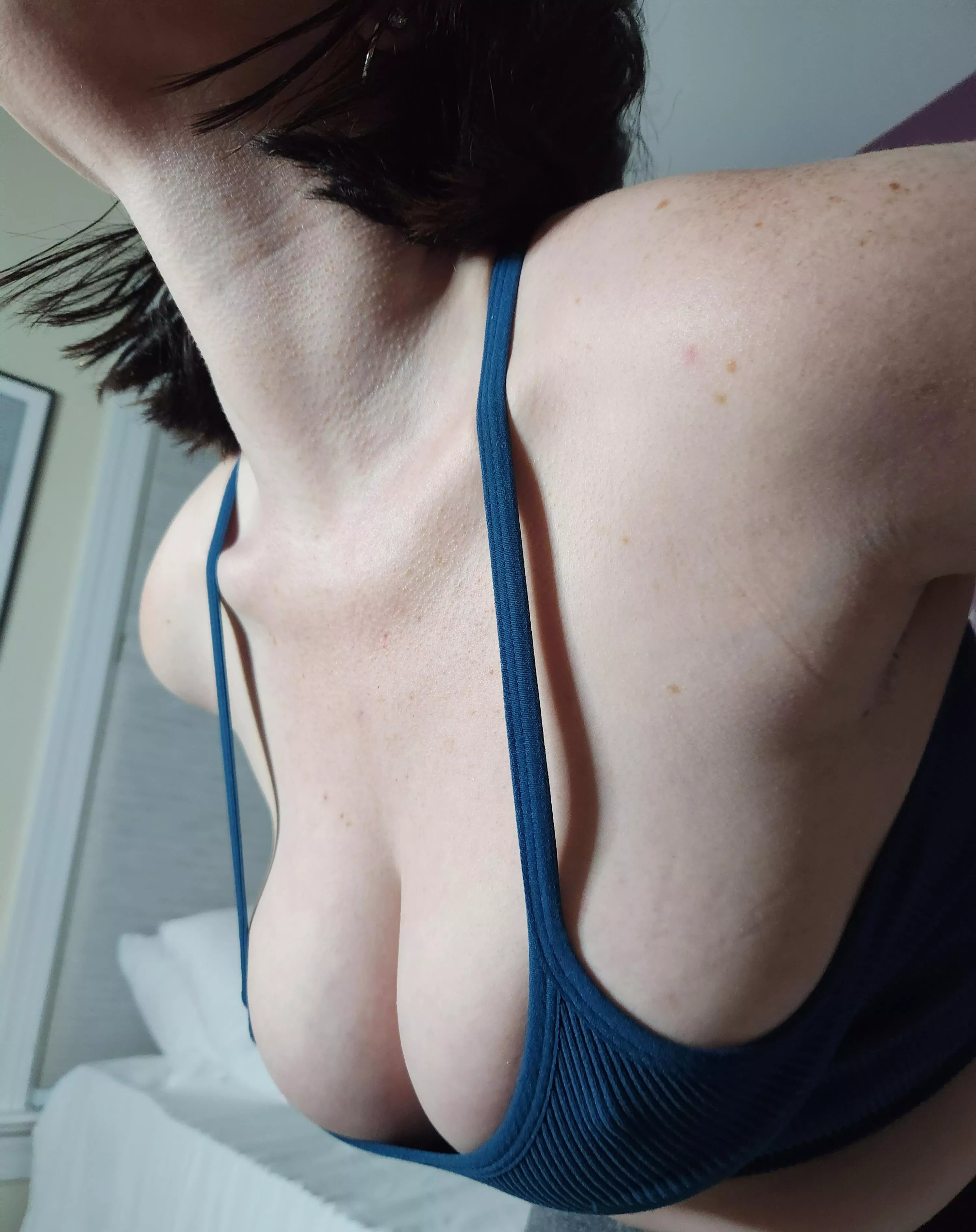 This tank top is struggling to provide you two flavors of sideboob