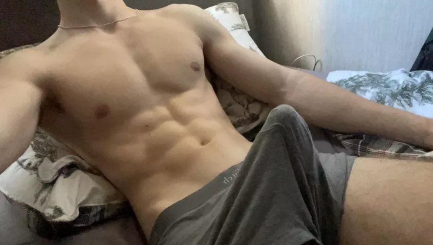 21 fit hubg with abs looking for similar bro to jerk and cum sc: @teooww +verse