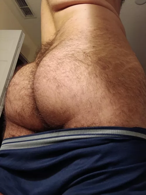 24 straight guy here, How's it lookin?