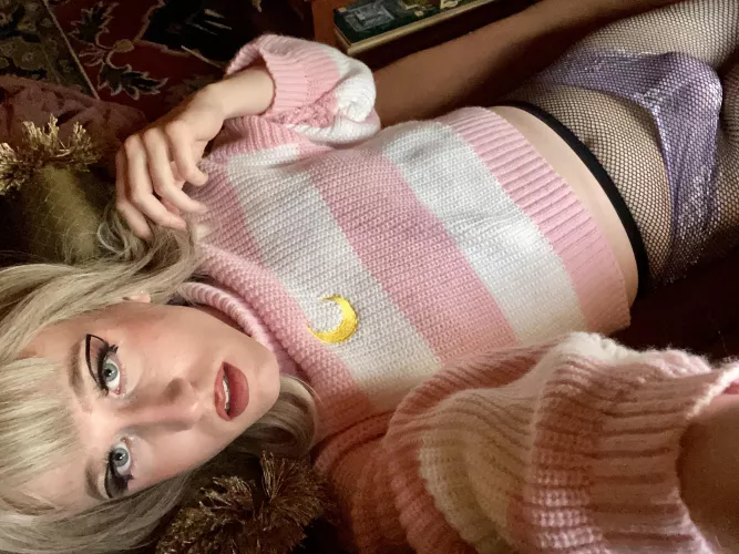 aww I’m so lonely over here by myself 🥺 come over?