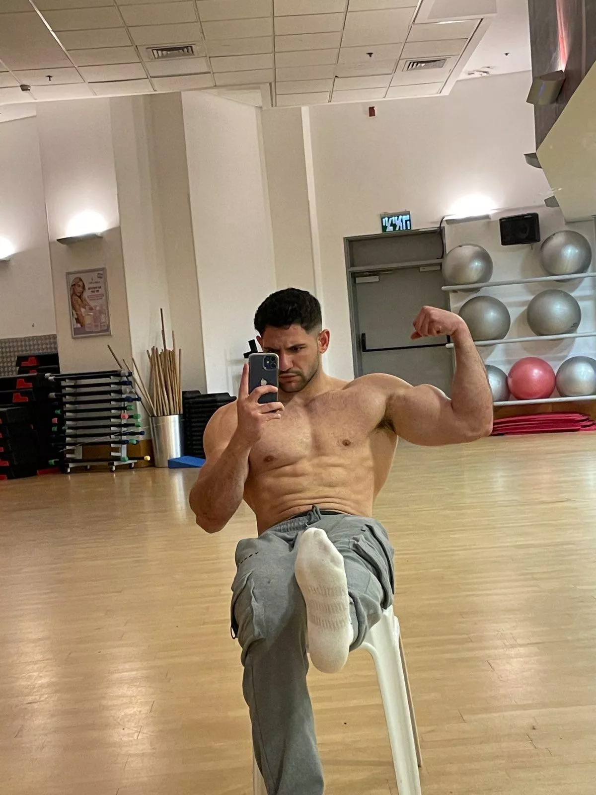 Burry your face in this smelly pits after my workout