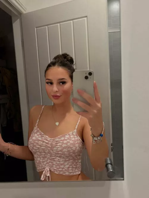 classy mirror selfie